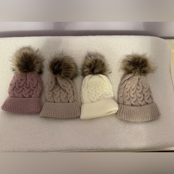 POM POM WINTER HAT NWOT - Picture 5 of 11